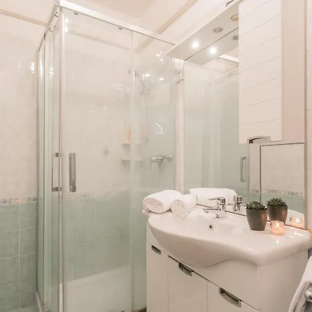 Apartament Bell Tower Square By Rent Lenno