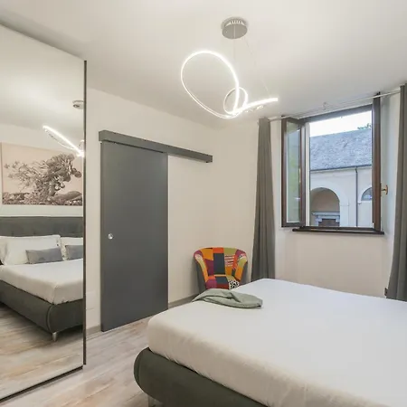 Bell Tower Square By Rent * Lenno