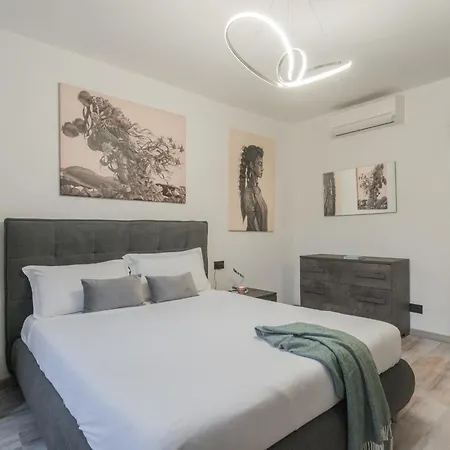 Bell Tower Square By Rent Apartament